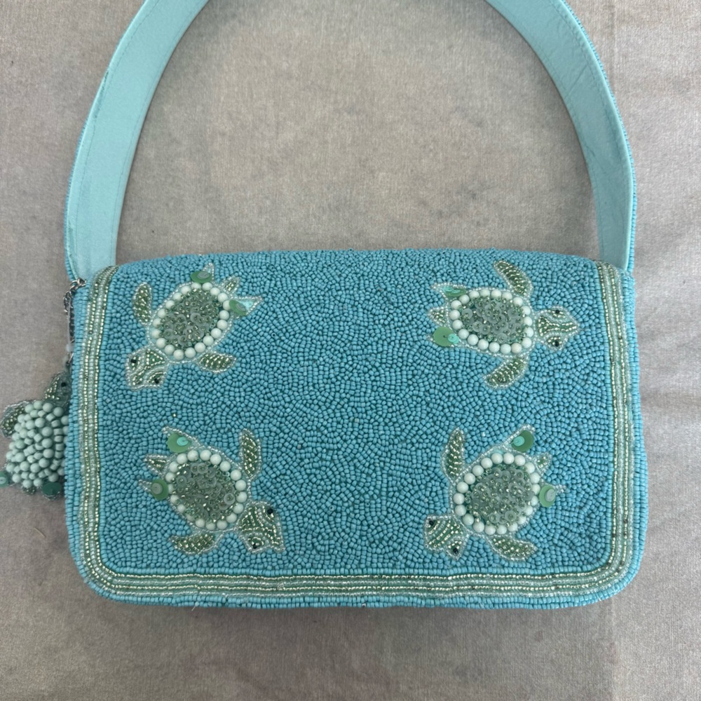 Made in India Blue beaded turtle bag with charm - Picture 4 of 6